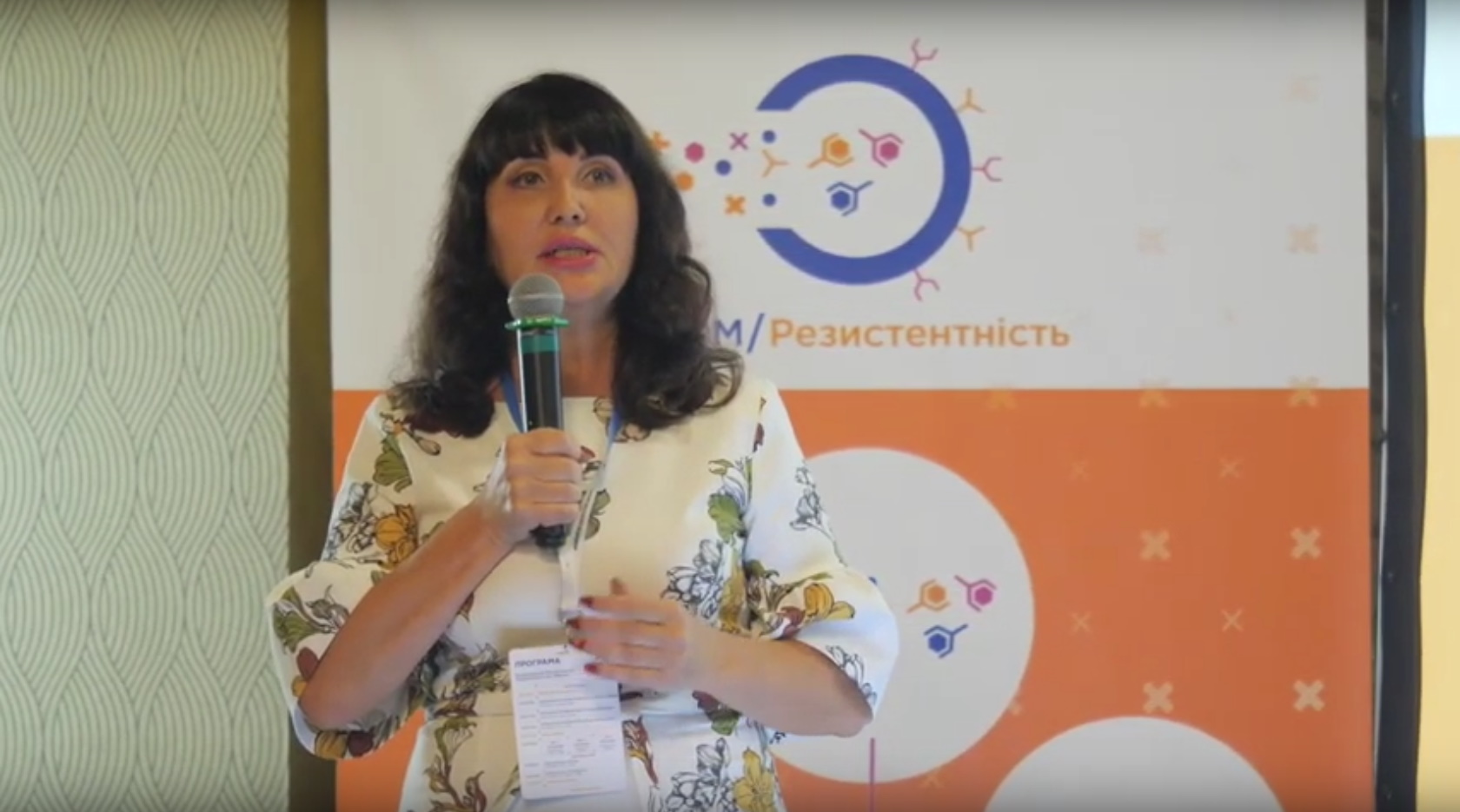 Які препарати рекомендується призначати дітям до 4-х років при сухому нав'язливому кашлі?