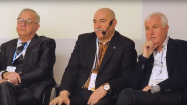 Який спеціаліст повинен проводити операцію з видалення кісти верхньощелепної пазухи?